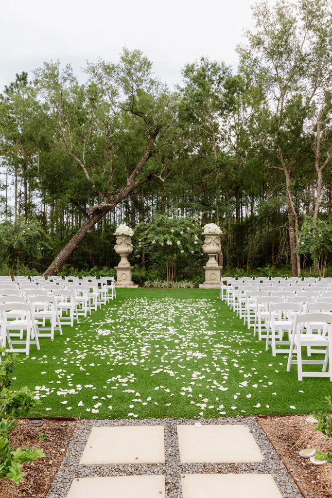 an outdoor wedding photoshoot in houston