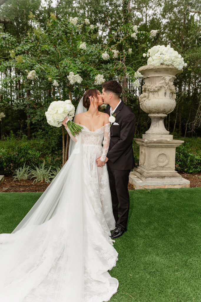 couple taking wedding photos in houston
