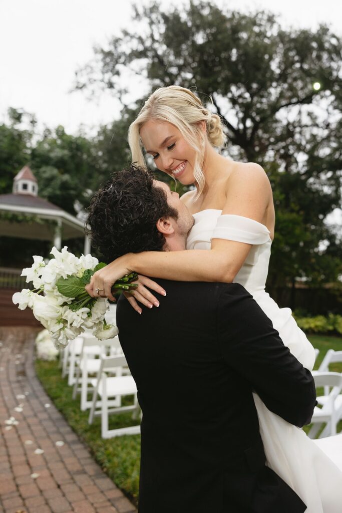 A heartfelt rainy wedding in Houston, Texas, with natural and storytelling-style photos.
