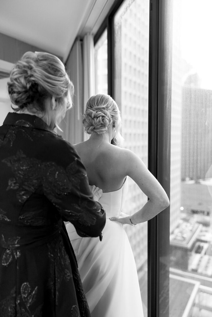 A love-filled rainy wedding in Houston, Texas, with candid and emotion-filled photos.
