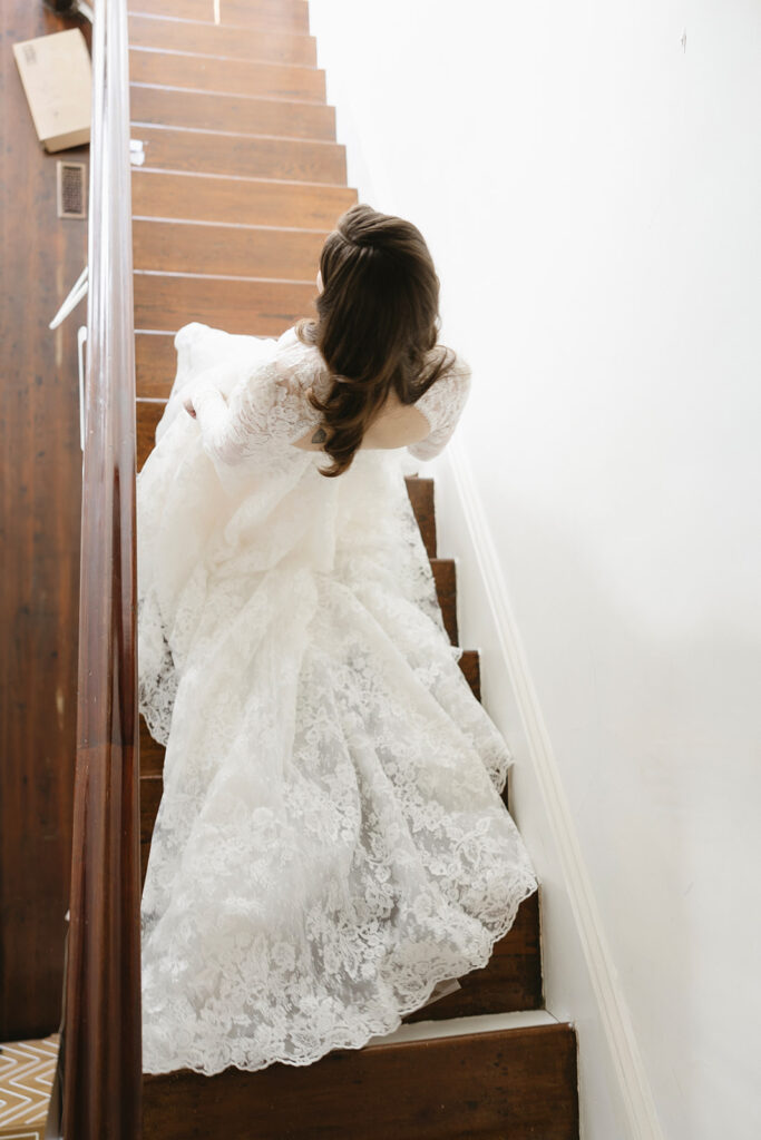 Bride getting ready at an airbnb in galveston

