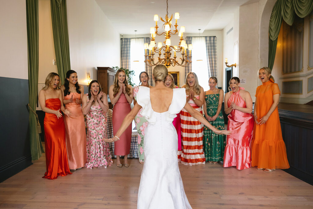 Colorful wedding details
