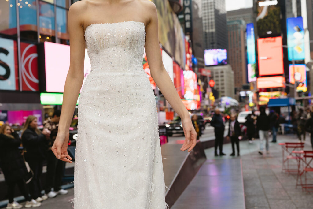 Timeless bridal photo in Manhattan with city details in the background
